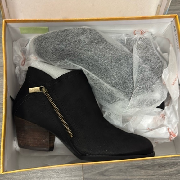 Bella Vita Bella Vita Bobbi Comfort Ankle Boots - Picture 2 of 5